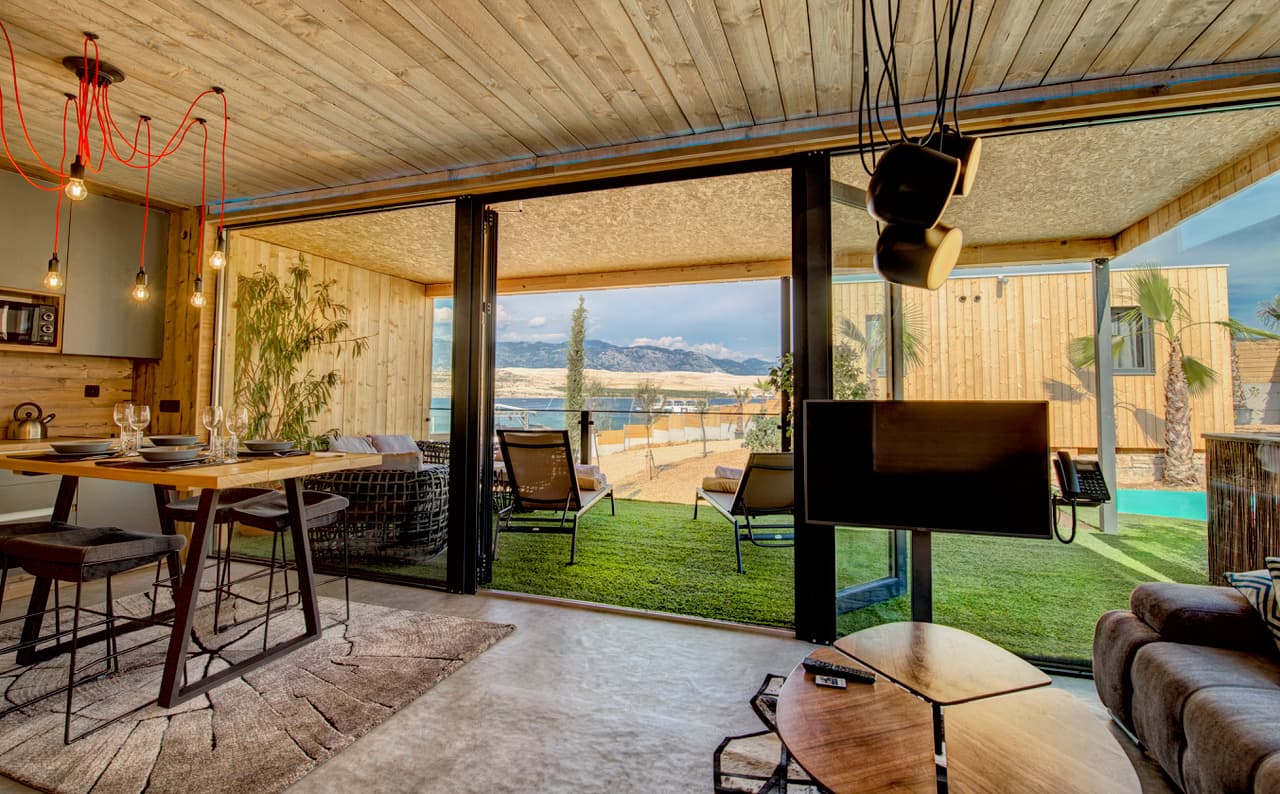 NOA Glamping Resort Novalja — Villa & Pool am Zrce Beach in Novalja (1)